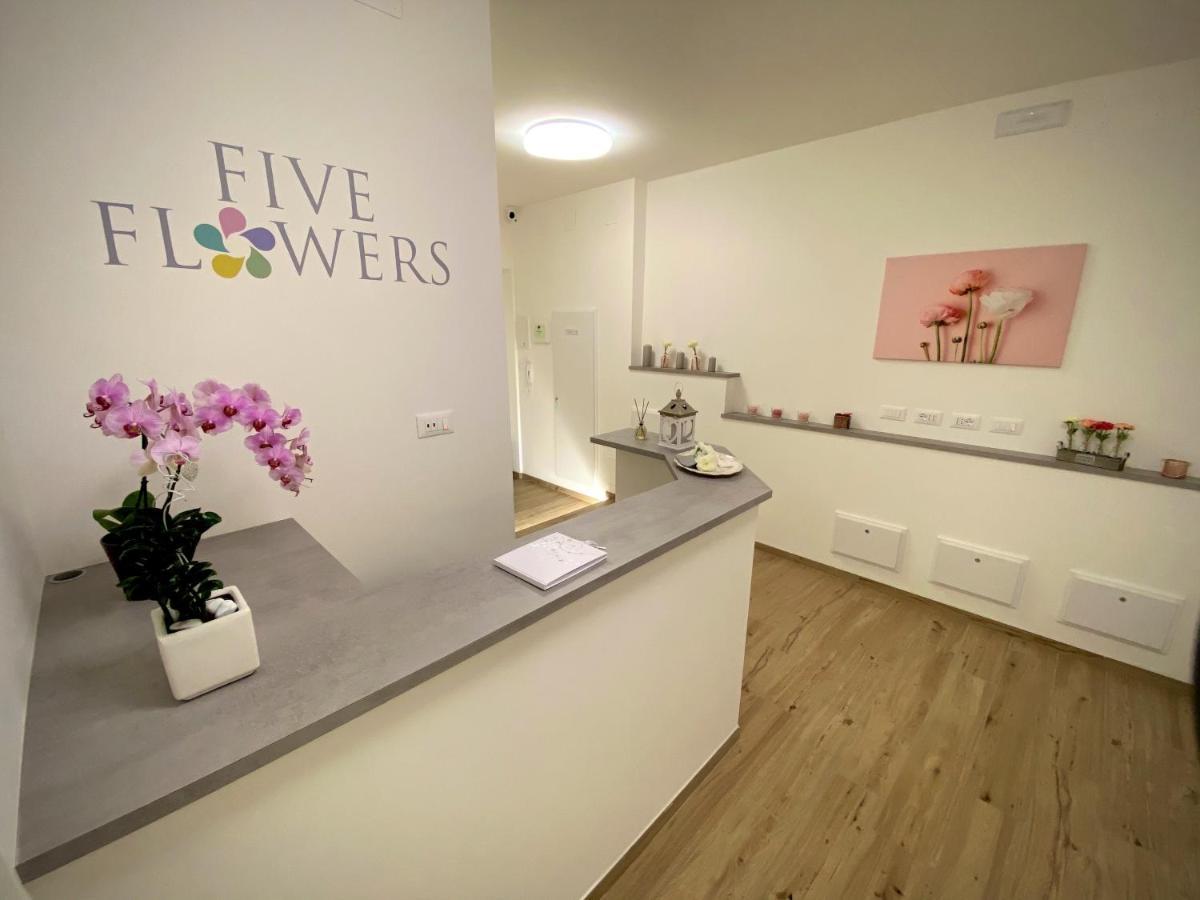 Five Flowers Guest House Terst Exteriér fotografie